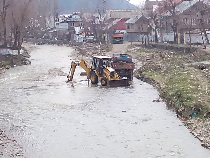 Sand, stone mining affecting ecology in Kupwara